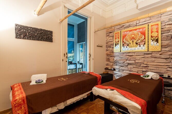 30 min Couple Massage and 30 min Floral Bath at THAI SPA MASSAGE - Who Will Love This?