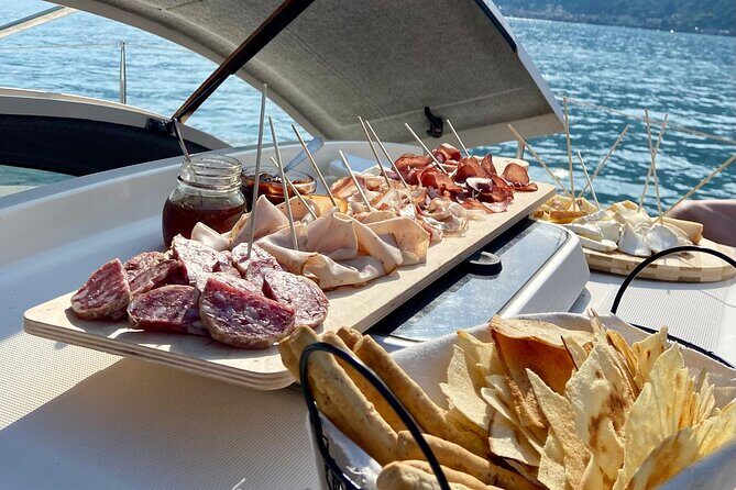 4-hour catamaran tour on Lake Como - An In-Depth Look at the Lake Como Catamaran Experience