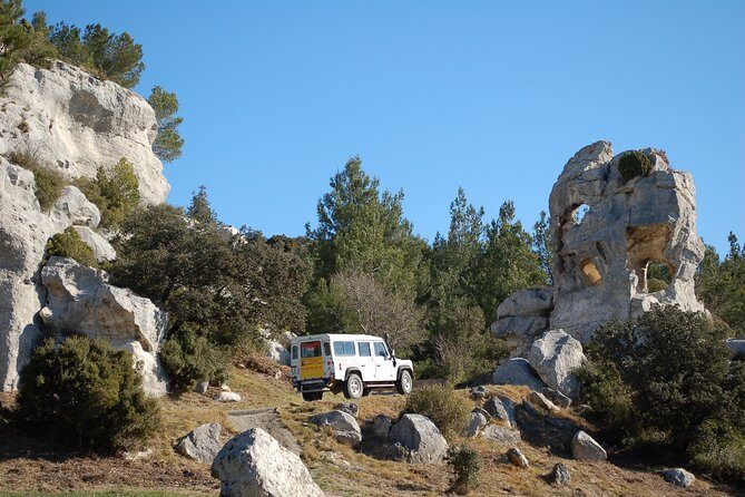4x4 safari - 4h Alpilles Provence - Departure from Arles - The Guide and Group Experience