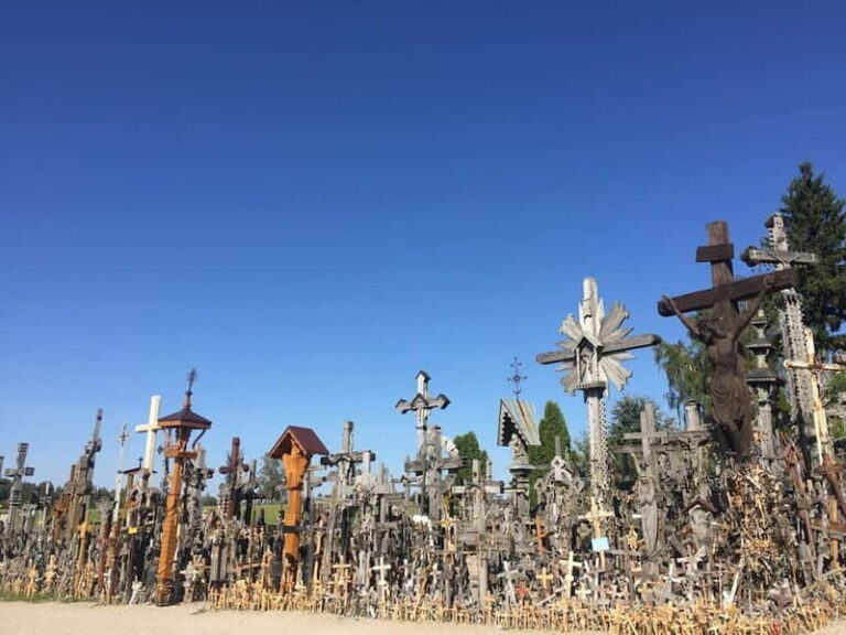5,5 Hour Shared Tour to Hill of Crosses from Riga - What the Reviews Say