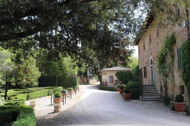 A 16th-century farmhouse between the Crete Senesi and Val d'Orcia, a tour through history and wine. - A Deep Dive into the Experience