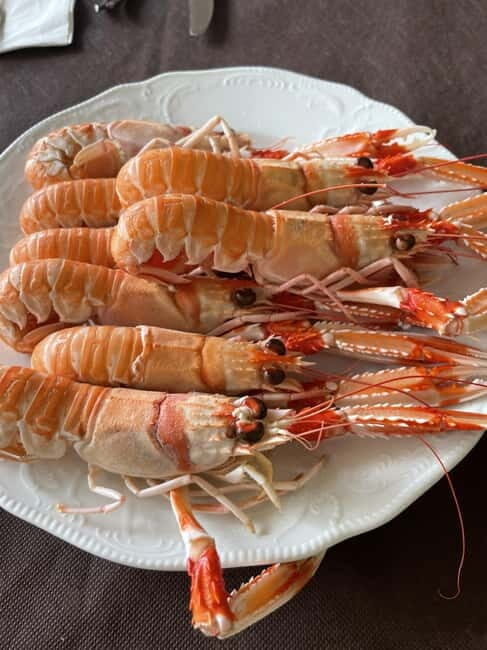 A Coruña: Local Market & Restaurant Visit with Food & Wine. - Walking to the Restaurant: A Short, Scenic Stroll