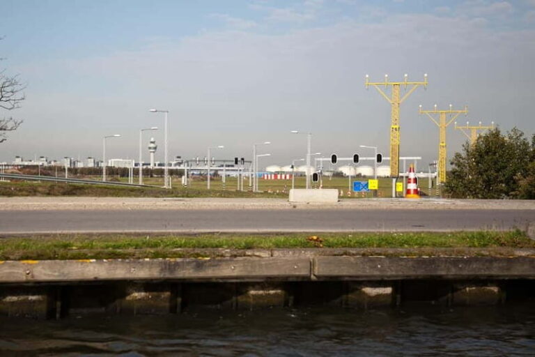 Aalsmeer: Traditional Dutch Barge Lake Cruise - Who Is This Tour Perfect For?