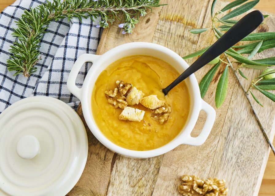 Aires de Jaén: Olive Oil Plantation Tour and Local Meal - Exploring the Tour in Detail