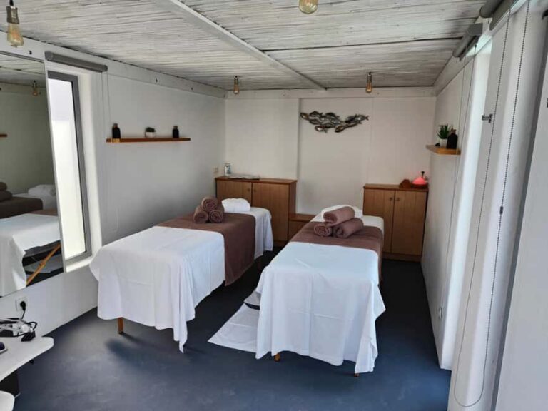 Akrotiri: Departure Day Spa Package w Massage & Pool Access - Who Is This Experience Best For?