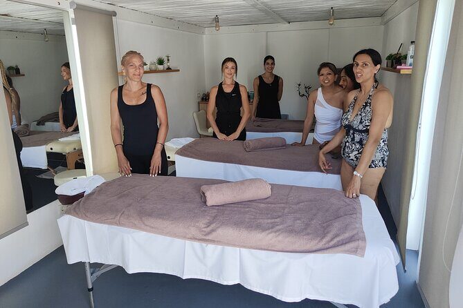 Akrotiri: Spa break for 3-4 friends, Pool access, wine & fruits - Booking and Arrival