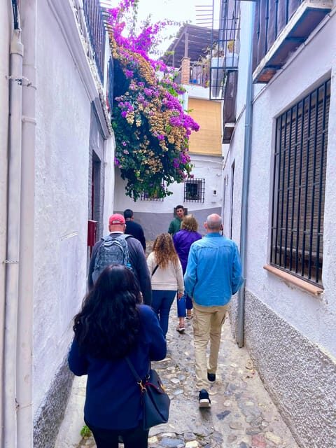 Albayzín: Granada's Albayzín Tour with Food Tasting - Mirador de Los Carvajales: A Scenic Photo Stop