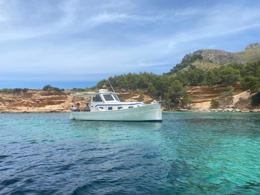 Alcudia: Private Sunset Boat Trip with Glass of Wine & Snack - Detailed Breakdown of the Itinerary