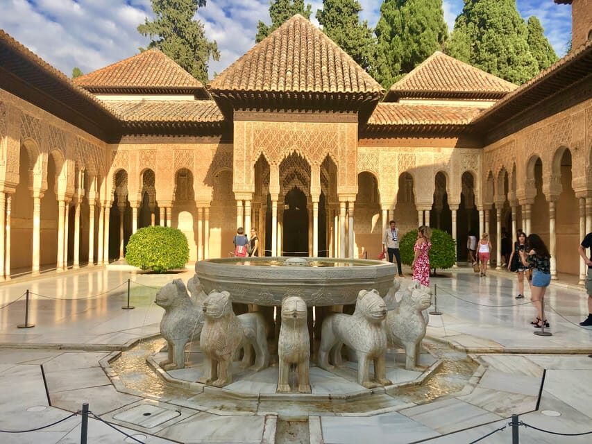 Alhambra: Guided Private Tour with Fast-Track Entry - The Itinerary: What to Expect