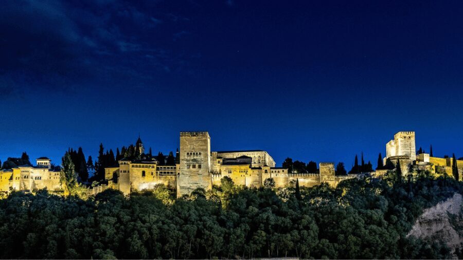 Alhambra: Nasrid Palaces Guided Night Tour without tickets - Why This Tour Works Well