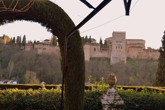 Alhambra Private Tour & Nazaries Palaces from Seville with Pickup - An In-Depth Look at the Tour Experience