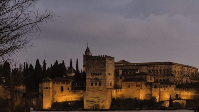 Alhambra: Tour Leyendas de la Alhambra - Why This Tour Works Well