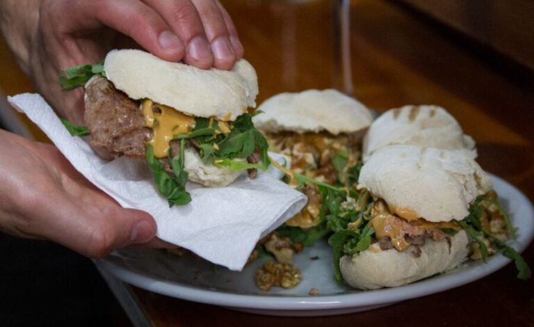 Alicante: Central Market Guided Food Tour with Tapas Bars - Tasting at the Market: The Flavors of Alicante