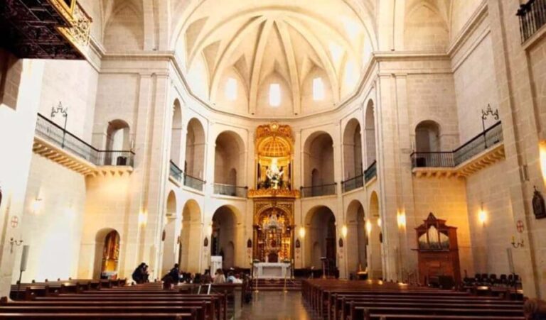 Alicante & Elche: Day Trip with visit to the Santa Bárbara Castle - The Sum Up