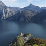 Alpine Beauty & Fairytale Towns: Hallstatt & Salzburg Tour - Transportation and Group Size