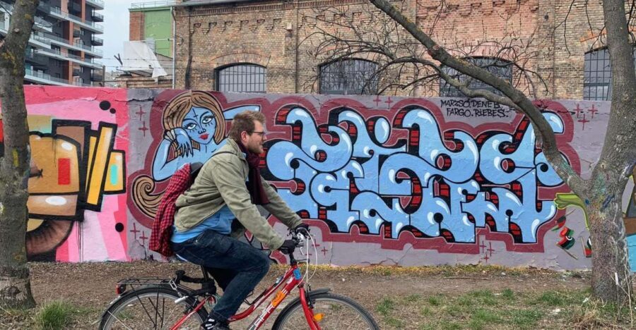 Alternative Bike tour: Graffiti Wall and Peace - Who Will Love This Experience?