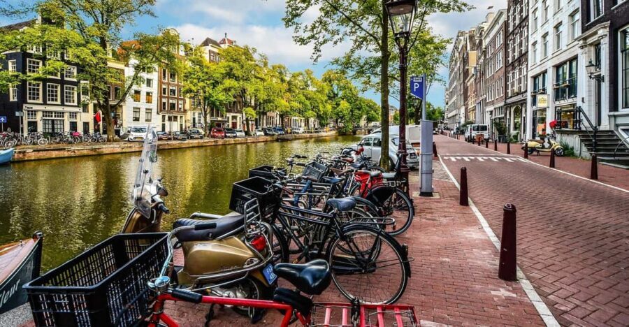 Amsterdam: 3-Hour Private Bike Tour of the City Center - The Itinerary: A Walkthrough of the Highlights