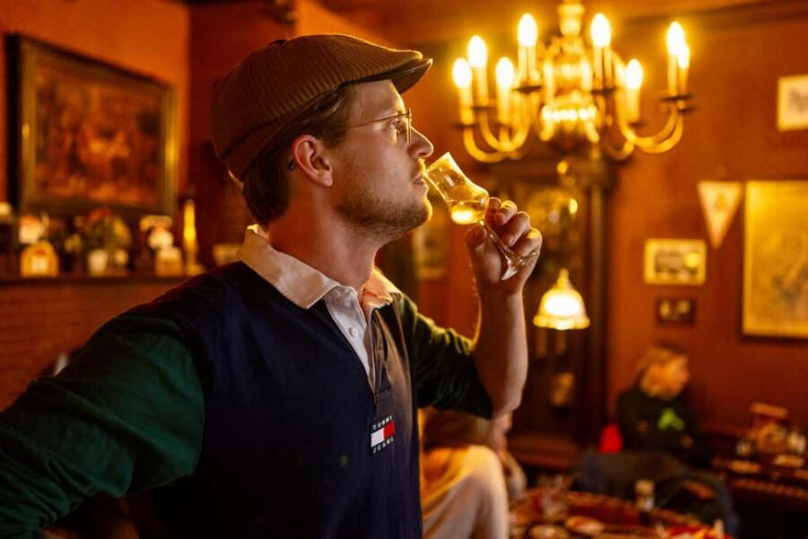 Amsterdam: Food Tour with Drinks by Spui, Canals and Jordaan - Welcome and Cheese Tasting