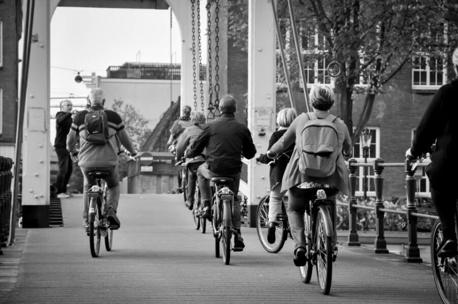 Amsterdam: Guided City Bike Tour in French - The Value of This Tour