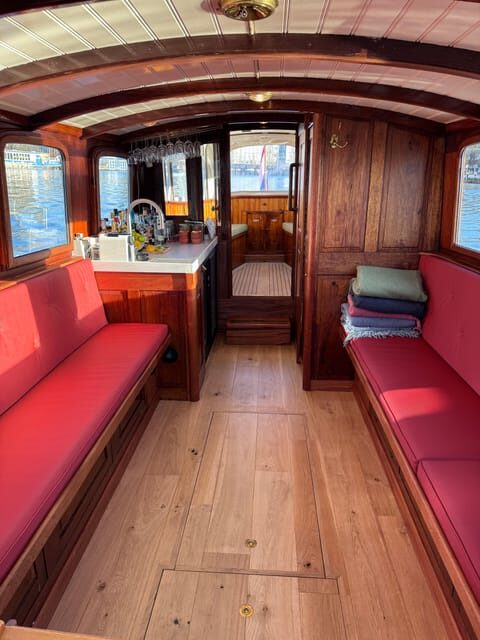 Amsterdam: Historic Boat Cruise with open bar and nibbles - The Experience and What to Expect