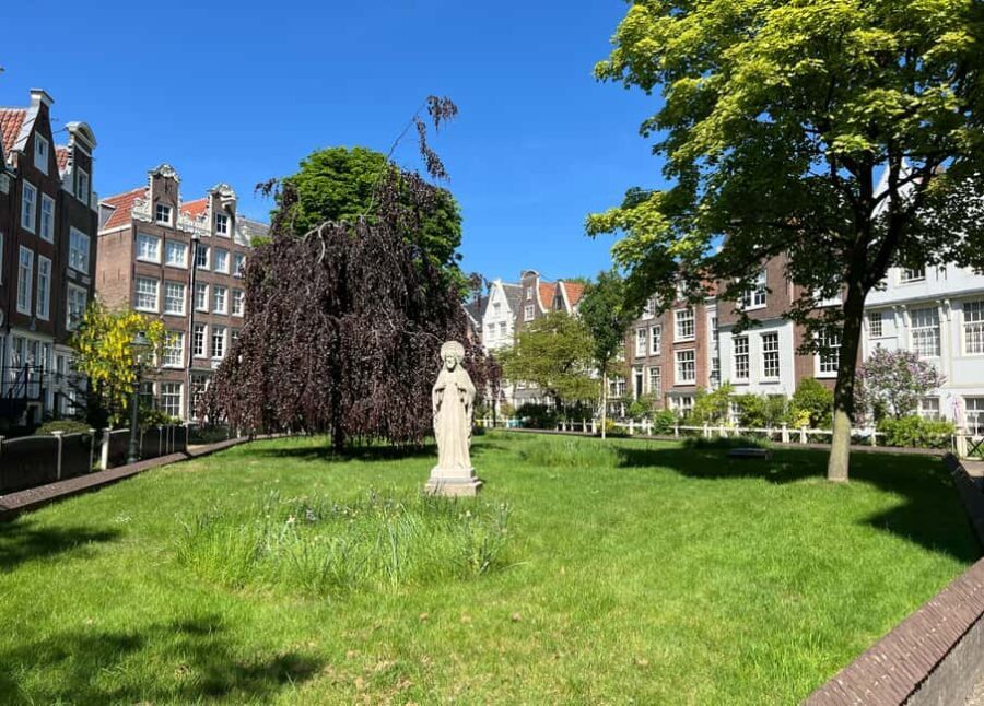 Amsterdam Legends & History Walking Tour with Local Guide - What to Expect from the Tour