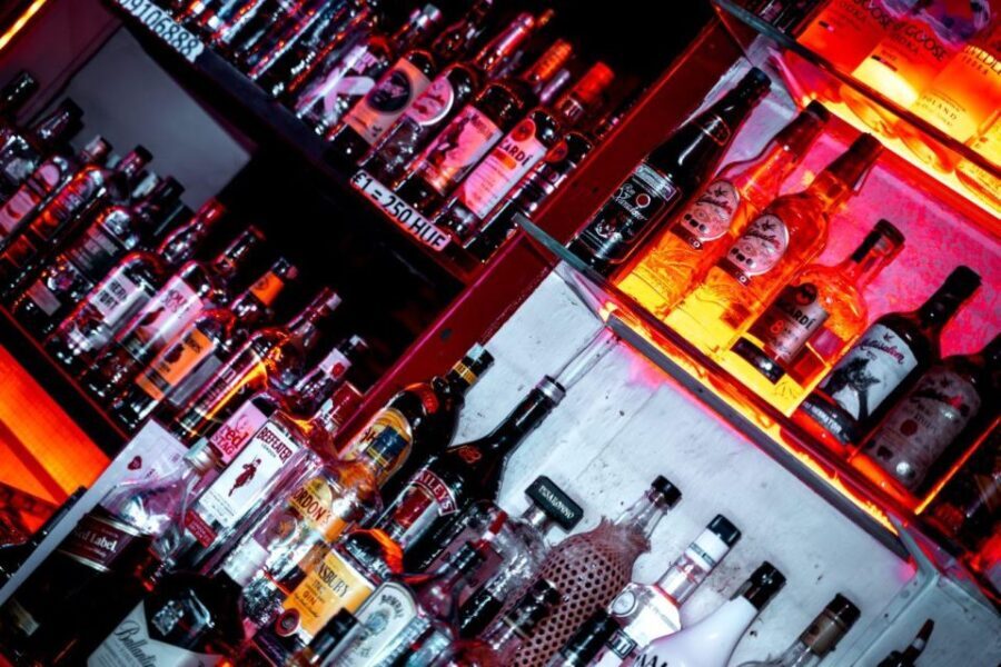 Amsterdam: Original Pub Crawl Party with VIP Entrance - Who Should Book This Tour?