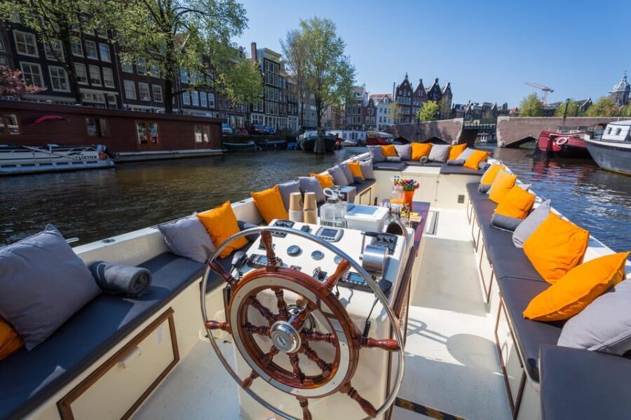 Amsterdam: Private Canal Cruise in German + Unlimited Drinks - The Value of a Private, Guided Water Tour