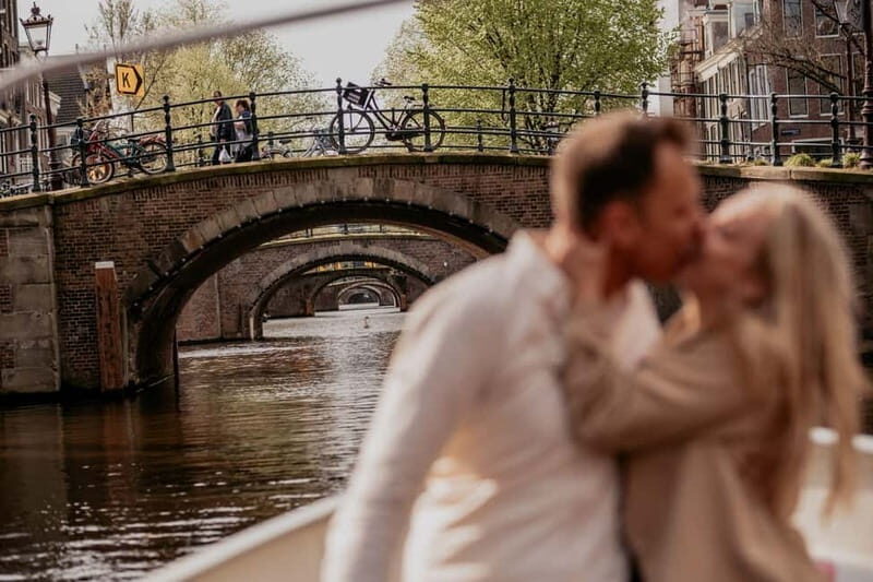Amsterdam: Private Romantic Canal Cruise w. Prosecco/Snacks - Who Will Love This Tour?