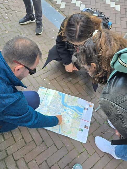 Amsterdam: Private walking tour with Coffee & Anne Frank VR - The Breakdown of the Experience
