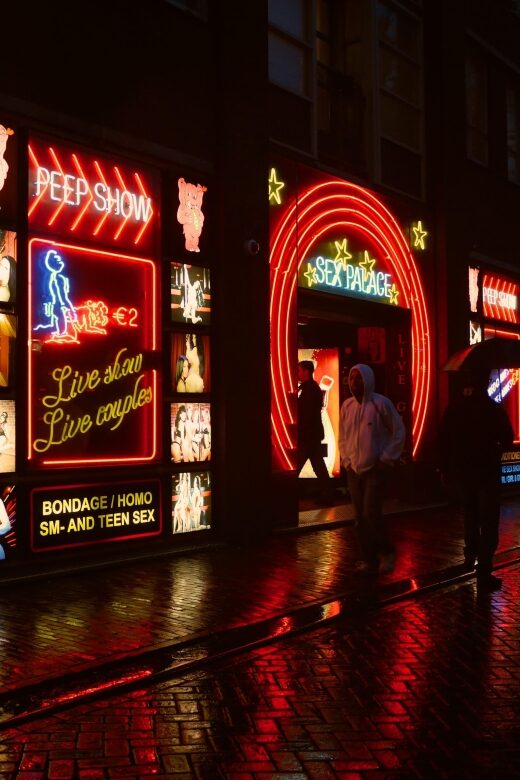 Amsterdam: Red Light District and Coffeeshop Culture Tour - The Itinerary: What to Expect from Start to Finish