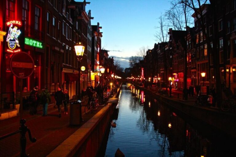 Amsterdam Red Light District and Old Town Walking Tour - Why This Tour Works Well for Travelers