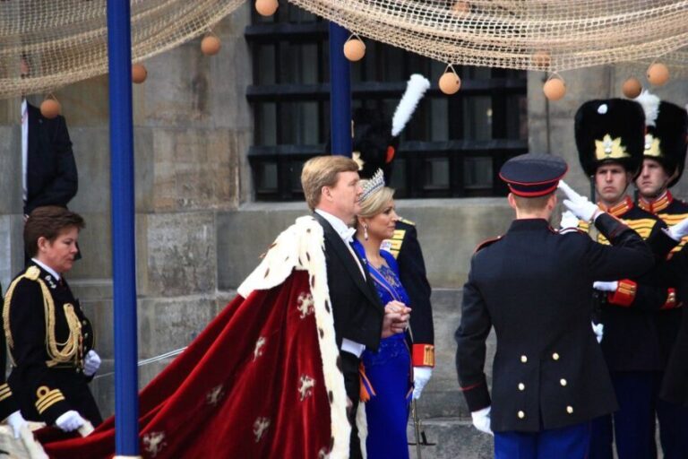 Amsterdam: Royal Palace Entry Ticket + Audio guide - Who Should Consider This Tour?