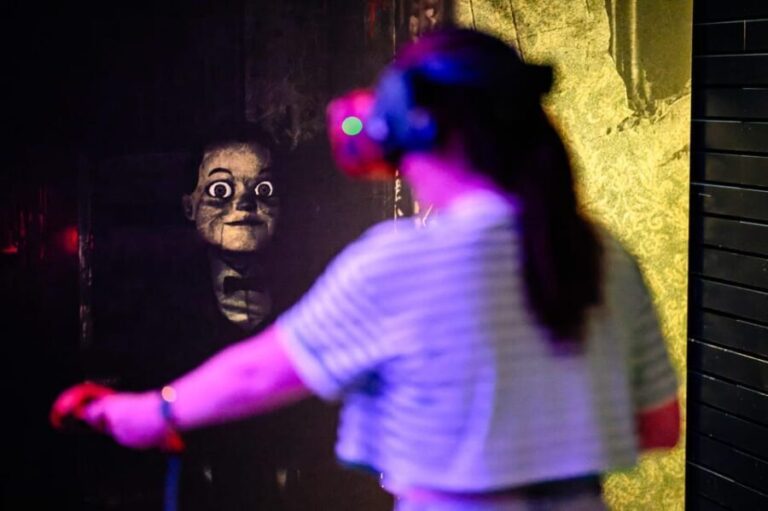 Amsterdam: Ultimate VR Experience: 60 minutes - The Practicalities: What You Need to Know