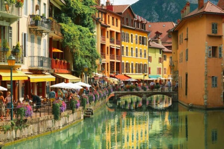 Annecy: 2-hour Best Intro Walking Tour with a Local - A Close Look at the 2-Hour Annecy Walking Tour
