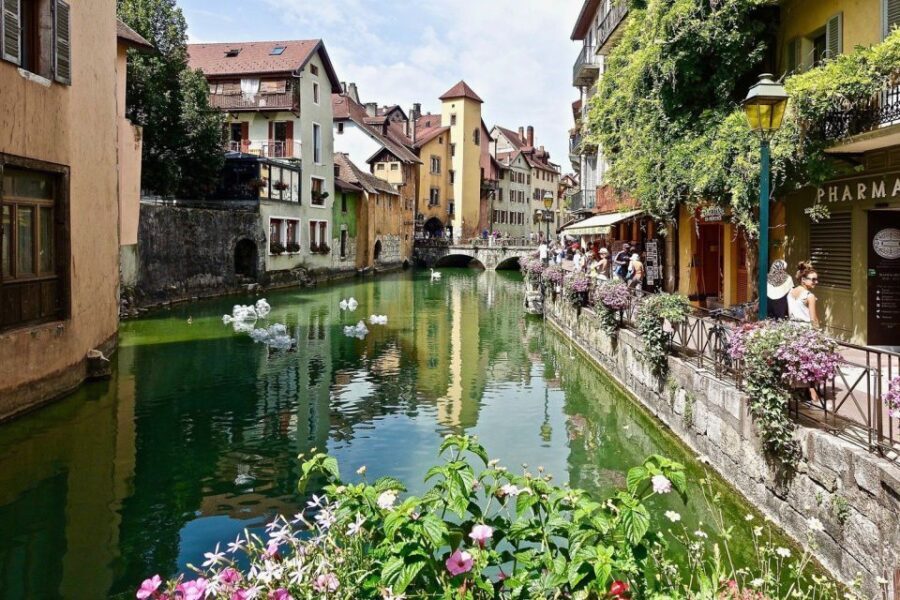 Annecy: Private Guided Tour - Discover "Venice of the Alps" - What to Expect from the Tour