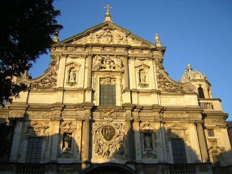 Antwerp: Walking Tour from Steen to Central Station - Exploring Antwerp’s Artistic Heritage: Rubens and Beyond