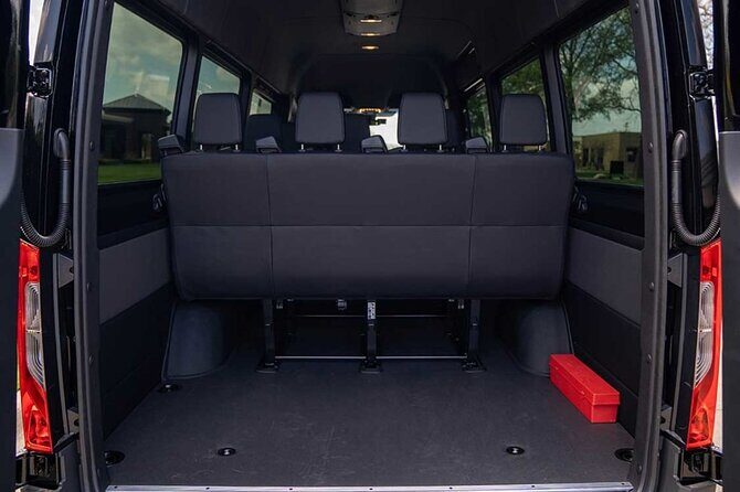 Arrival Private Transfer from MAD Airport to Madrid in a Minibus - Why the Private Minibus Makes a Difference