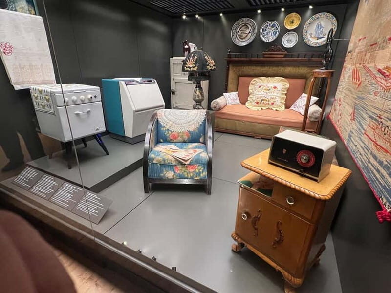 Athens: Museum of Modern Greek Culture Entry Ticket - Combining Culture and Exploration: Self-Guided Walk in Plaka