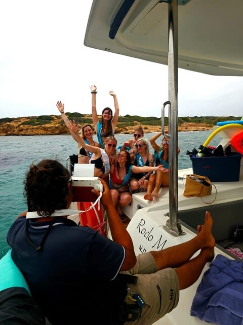 Athens: Riviera Catamaran Tour with Fresh Meal and Drinks - What to Expect on This Tour