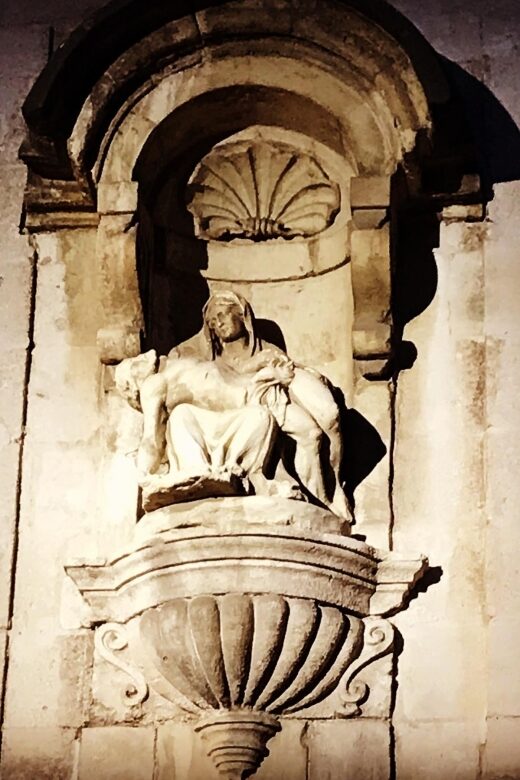 Avignon: The Night Amble Between Bourgeois and Christians - Practical Insights and What You’ll Experience