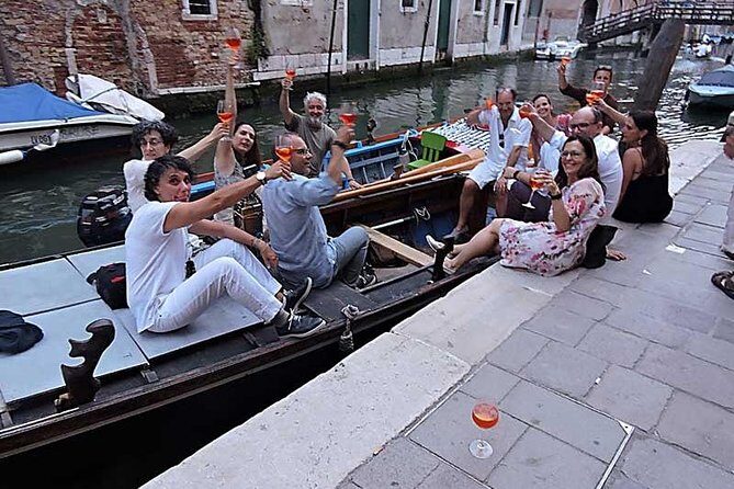 Bacaro Tour in Venice: walk, eat and drink in Venice - Unveiling Hidden Corners and Landmarks