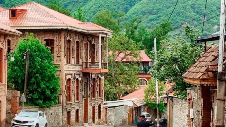 Baku: 2-Day Azerbaijan Tour with Option to Cross to Georgia - Who Will Love This Tour?