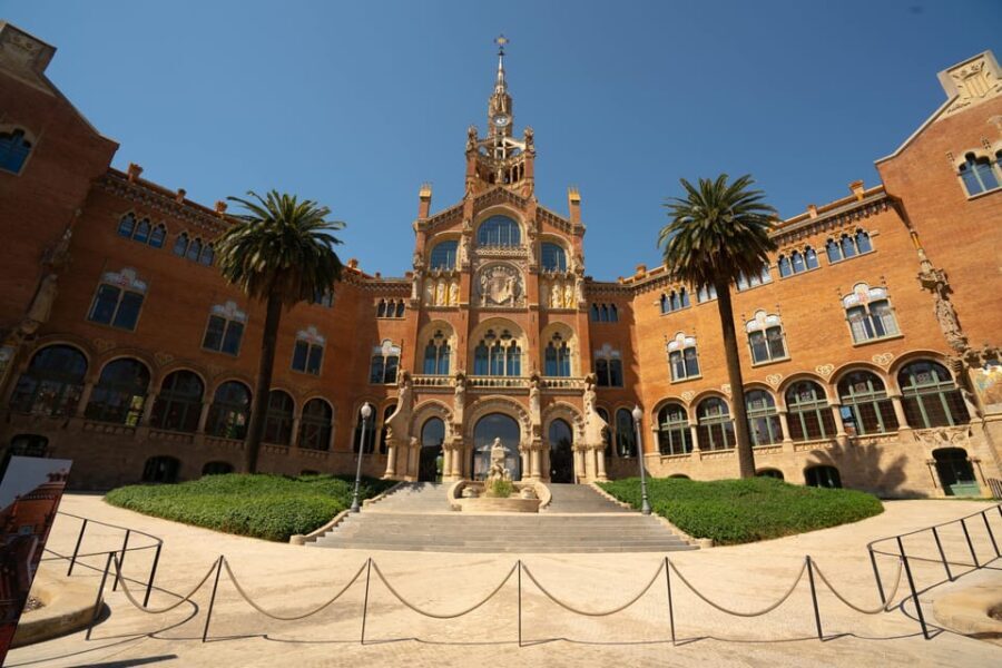 Barcelona Architecture Walking Tour With Casa Batlló Upgrade - Walk to the Sagrada Família: Gaudí’s Greatest Triumph