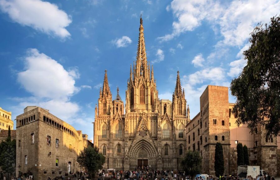 Barcelona: Barri Gotic Small Group Walking Tour - Who Should Consider This Tour?