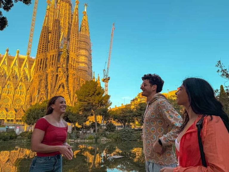 Barcelona Before the Crowds: Sunrise Bike Tour - Detailed Breakdown of the Itinerary