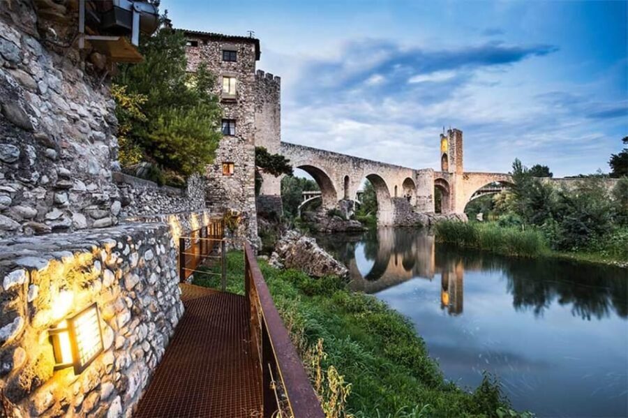 Barcelona: Besalú Dali and wine tour - Salvador Dalí’s Surreal World in Figueres