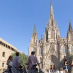 Barcelona Bike Tour: Your First Time Highlights with Locals - Detailed Breakdown of the Itinerary