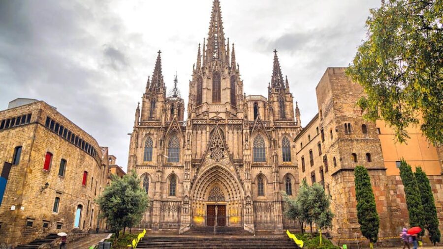 Barcelona Cathedral: Exclusive walking tour & entry tickets. - Analyzing the value and overall experience