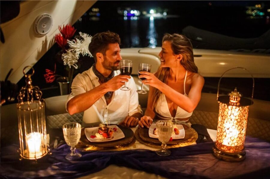 Barcelona: Cena Romántica y noche en camarote en velero - What’s Included and What to Keep in Mind