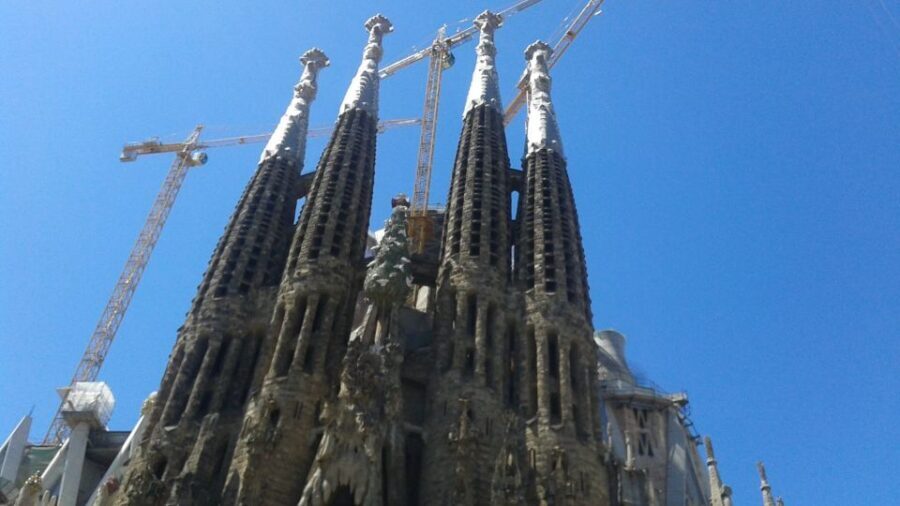 Barcelona: German City Tour from Gaudí's Perspective - Value for Money